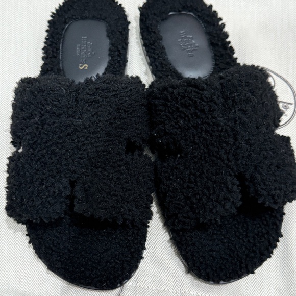 Hermès Brand New Furry Izmir Unworn Men's Sandals - Noir  - Size 44 - Picture 1 of 8